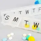 Organizator pentru Medicamente 7 Zile – Plastic Transparent, Compartimente Săptămânale